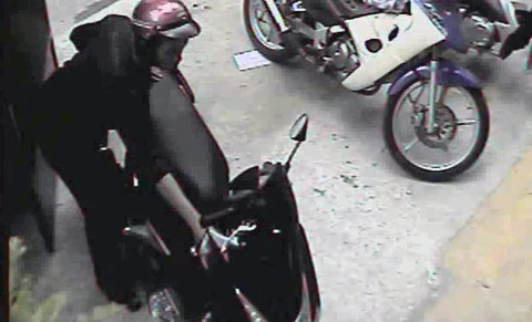 Trộm xe máy của khách đến chúc tết