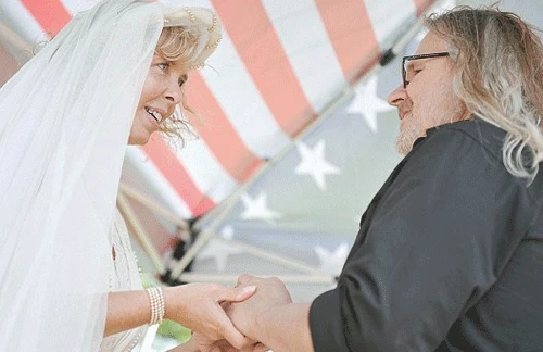 Kỳ lạ đám cưới được tổ chức trong nghĩa địa