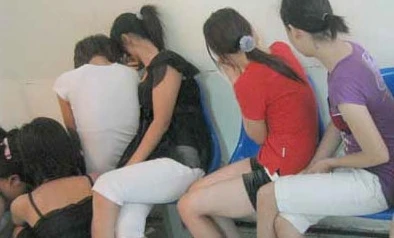 Những cái "bẫy" ngọt ngào biến thiếu nữ thành "hàng qua đêm"