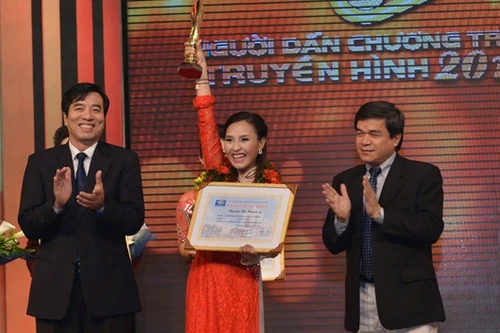 Sau giao lưu với Phạm Văn Mách, Khánh Ly trở thành MC xuất sắc nhất 2012