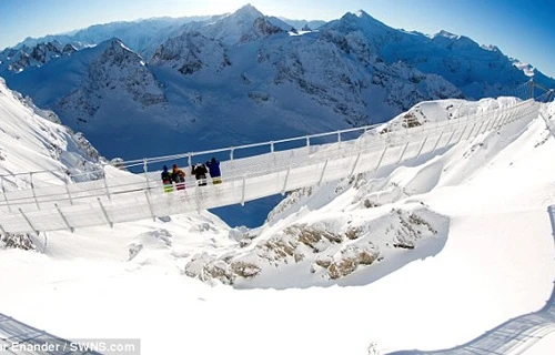 Khánh thành cầu treo cao nhất và đáng sợ nhất châu Âu