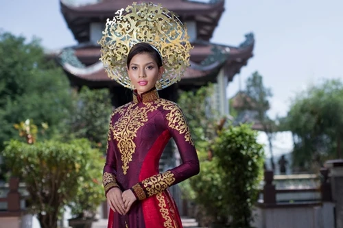 Hình ảnh Trương Thị May diện quốc phục tại Miss Universe 2013