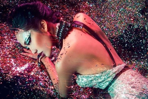 "Chân dài" Nhã Trúc bị "tra tấn" bởi đinh và gai