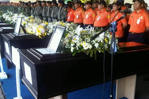 Bàn giao các thi thể nạn nhân vụ máy bay Superjet 100