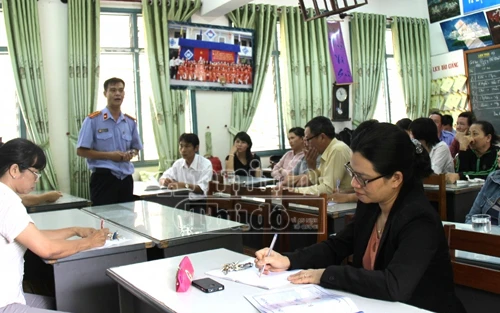 Vụ nhà bếp “xén” thức ăn của học sinh: Phụ huynh yêu cầu thay hiệu trưởng!