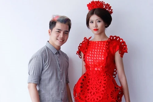 "Sốc" với những trang phục làm từ phao bơi, lót nồi, vỏ gối