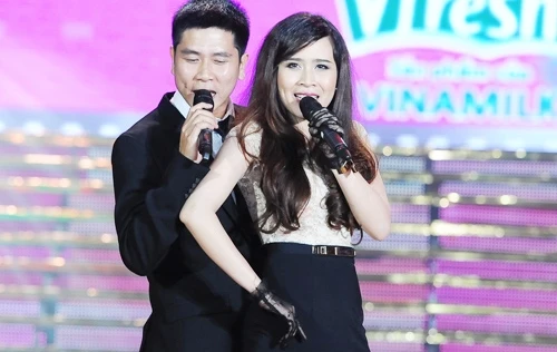 Vợ chồng Hồ Hoài Anh tình tứ trên sàn nhảy