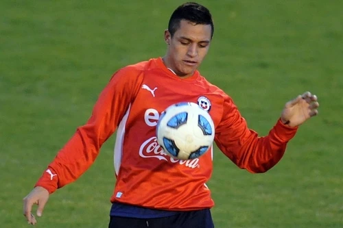 Barca hoàn tất hợp đồng mua Sanchez