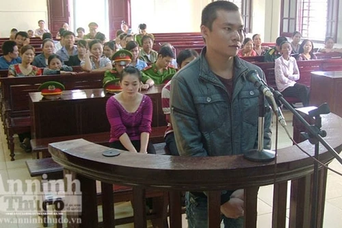 Ngang nhiên đe dọa, hiếp dâm con của cô ruột mới 14 tuổi