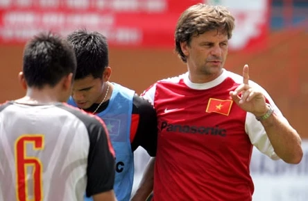 Thử tài HLV Falko Goetz