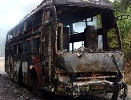 Xe khách bất ngờ bốc cháy, 40 hành khách hú vía