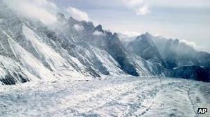 Tuyết lở khiến 100 quân lính Pakistan bị chôn sống