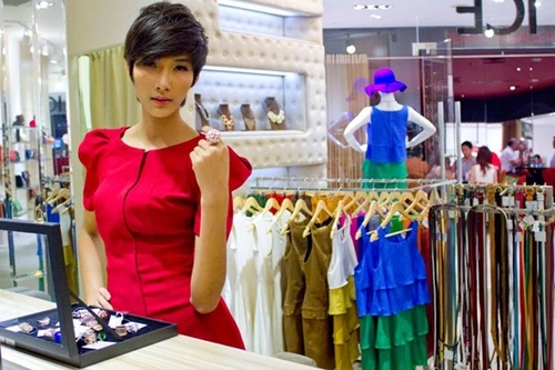 Hoàng Thùy sẵn sàng hành trang dự thi Siêu mẫu thế giới