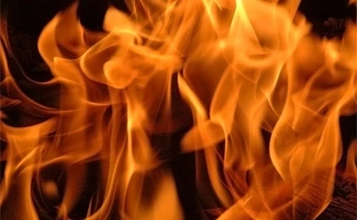 Công nhân bất mãn, hùa nhau thiêu sống ông bà chủ