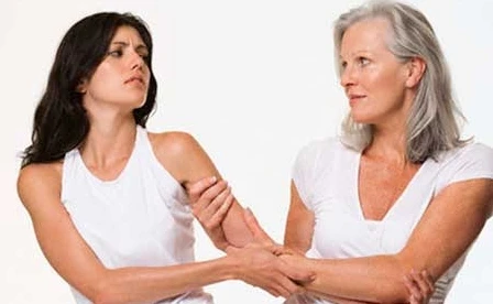 Mỗi lần "sex", phải trả tiền cho... mẹ chồng