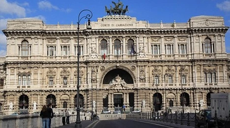 Bị kiện ra tòa vì chửi em họ "không phải là đàn ông"