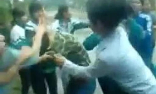 Đã xác định được nhóm "nữ quái" đánh nhau tập thể
