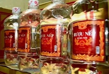 Phát hiện hơn trăm chai “rượu tử thần”