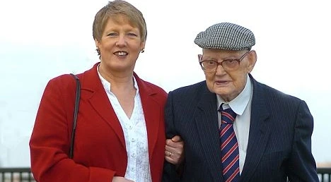 Kỷ lục Guiness cho cụ ông phẫu thuật xương khi 102 tuổi 