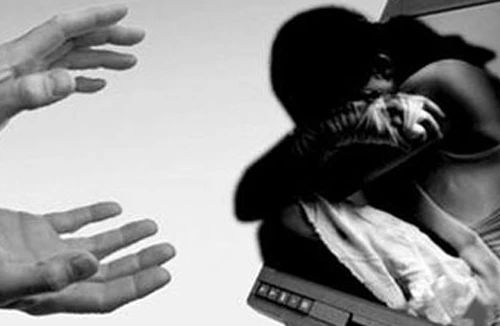 Đi buôn người vì bị giữ con!? 