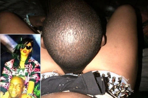 "Sốc" với những bức ảnh thác loạn của Rihanna