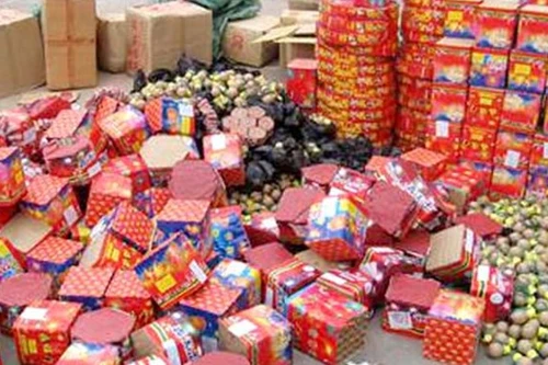 Khởi tố đối tượng buôn bán, tàng trữ hàng cấm