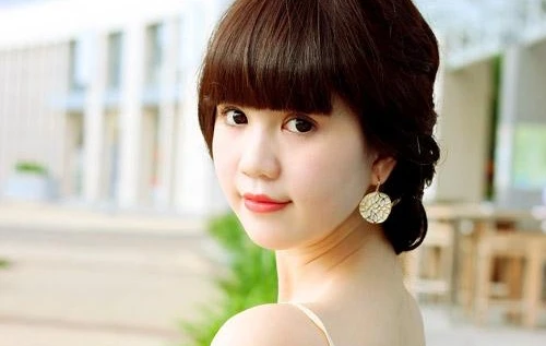 Ngọc Trinh lên tiếng trước tin đồn "cướp chồng"