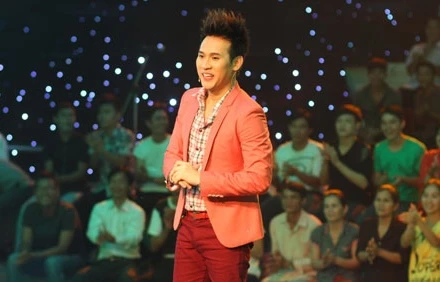 Bị "ném đá", Nguyên Vũ vẫn "đắt sô" làm MC