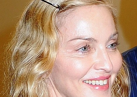Madonna xuất hiện với bộ mặt... nhăn nheo