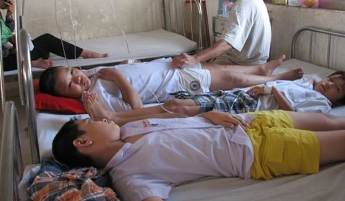 10 học sinh bị ngộ độc thực phẩm