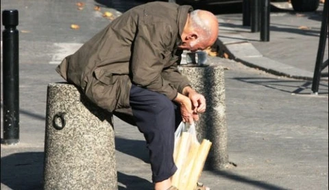 Tin thầy bói, con đẻ "khai tử" bố đang sống để... hưởng lộc