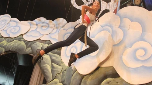 Chân dài Top3 Model... tập bay