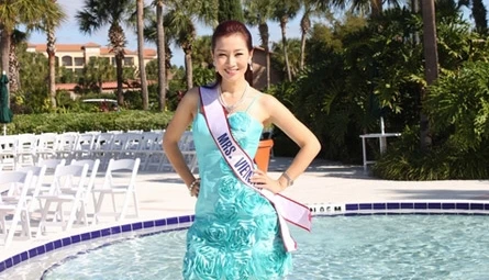 Đại diện Việt Nam lên ngôi Á hậu 2 Mrs World 2011 