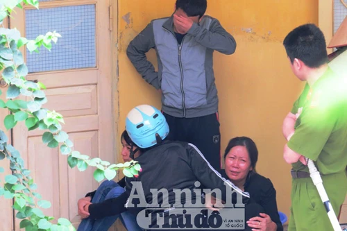 Chồng cầm dao nhọn, lao vào trung tâm y tế đâm chết vợ