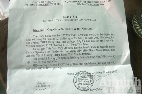 Đình chỉ học 1 năm đối với học sinh đánh thầy giáo