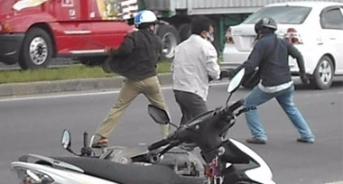 Truy bắt đối tượng trộm cắp chạy trốn, một chiến sĩ bị trọng thương