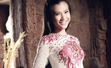 Á hậu Hoàng Oanh lọt chung kết "Người dẫn chương trình" 2013