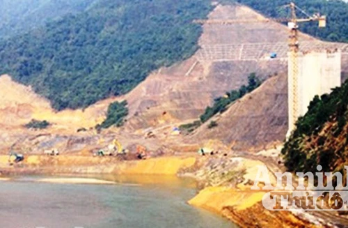 Một công nhân tử vong do rơi từ độ cao 30m khi đang hàn sắt