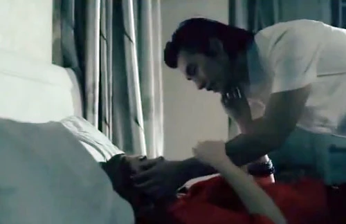 Uyên Trang trở lại với cảnh "nóng" cùng siêu mẫu 