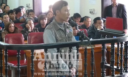 Bị vợ "cắm sừng", dùng dao đâm đứt "của quý" tình địch