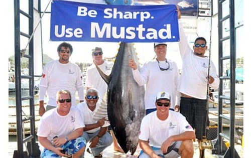 Trở thành triệu phú nhờ câu được cá ngừ nặng gần 200kg