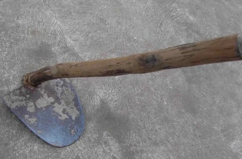 Dùng cuốc đoạt mạng chồng lúc nửa đêm