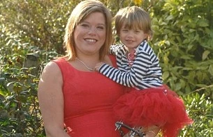 Vợ ngoại tình, chồng ôm con 3 tuổi lao vào tàu tự tử