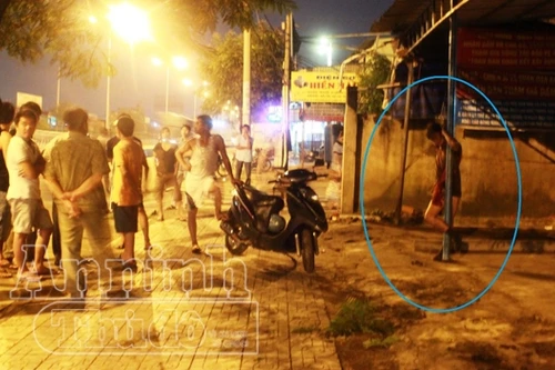 Người đàn ông "không quần" làm náo loạn khu phố