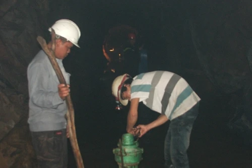 Nỗ lực vớt 3 thi thể chìm trong hầm thủy điện