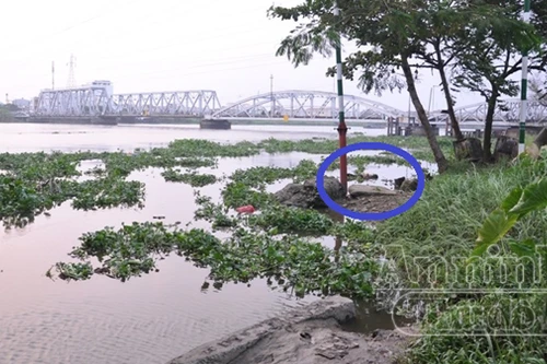 Phát hiện thi thể một phụ nữ trôi sông, tay bị trói