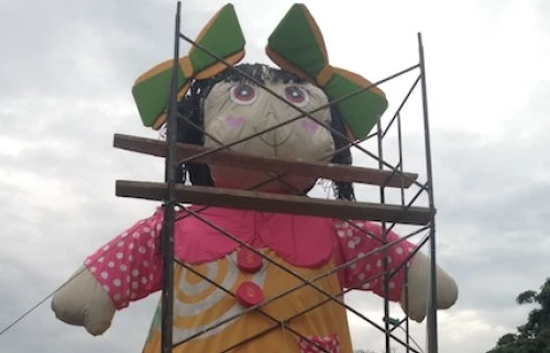 Búp bê cao 6,4m xác lập kỷ lục thế giới