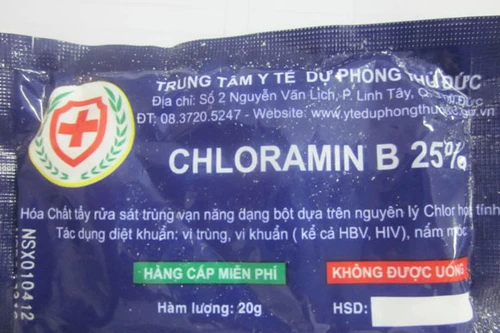 Mẹ đoảng cho con uống nhầm hóa chất lau nhà