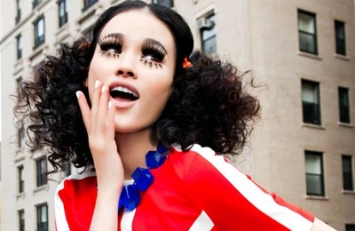 Tuyết Lan hóa búp bê trên tạp chí nước ngoài