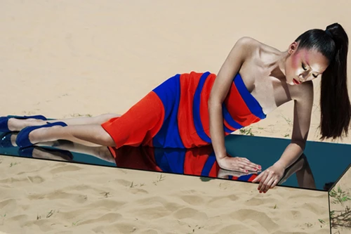 Huyền Trang "nóng bỏng mắt" trên sa mạc cát